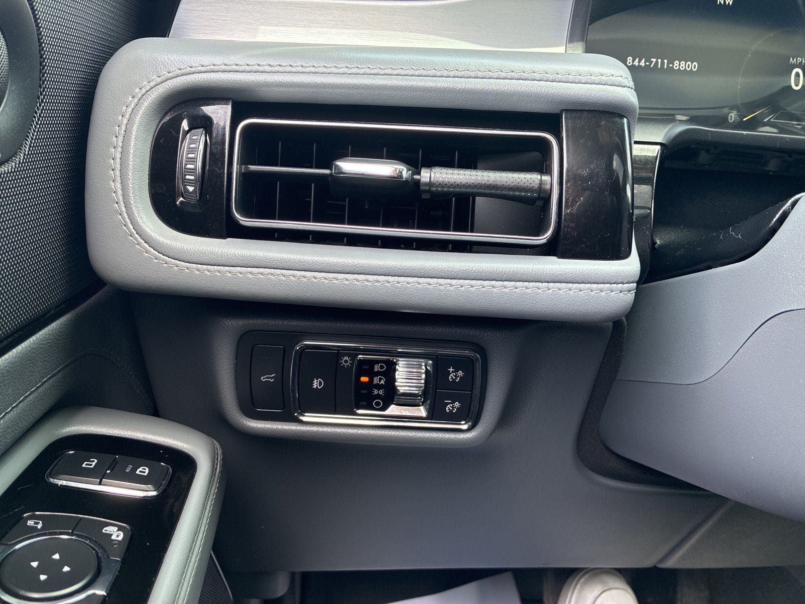 Used 2020 Lincoln Aviator Reserve w/ Equipment Group 201A AWD/4WD image 30