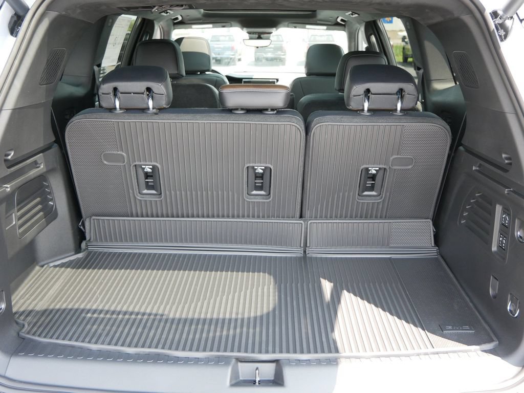 New 2026 GMC Acadia Denali Ultimate w/ LPO, Floor Liner Package AWD/4WD image 5