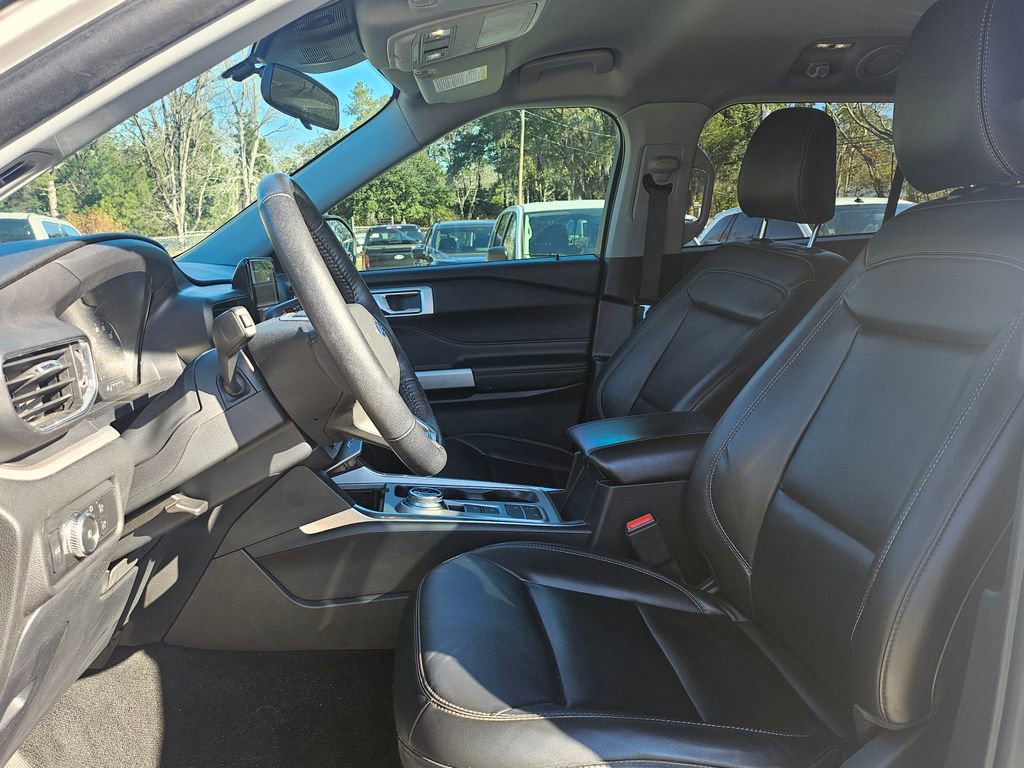 Used 2022 Ford Explorer XLT w/ Equipment Group 202A image 12