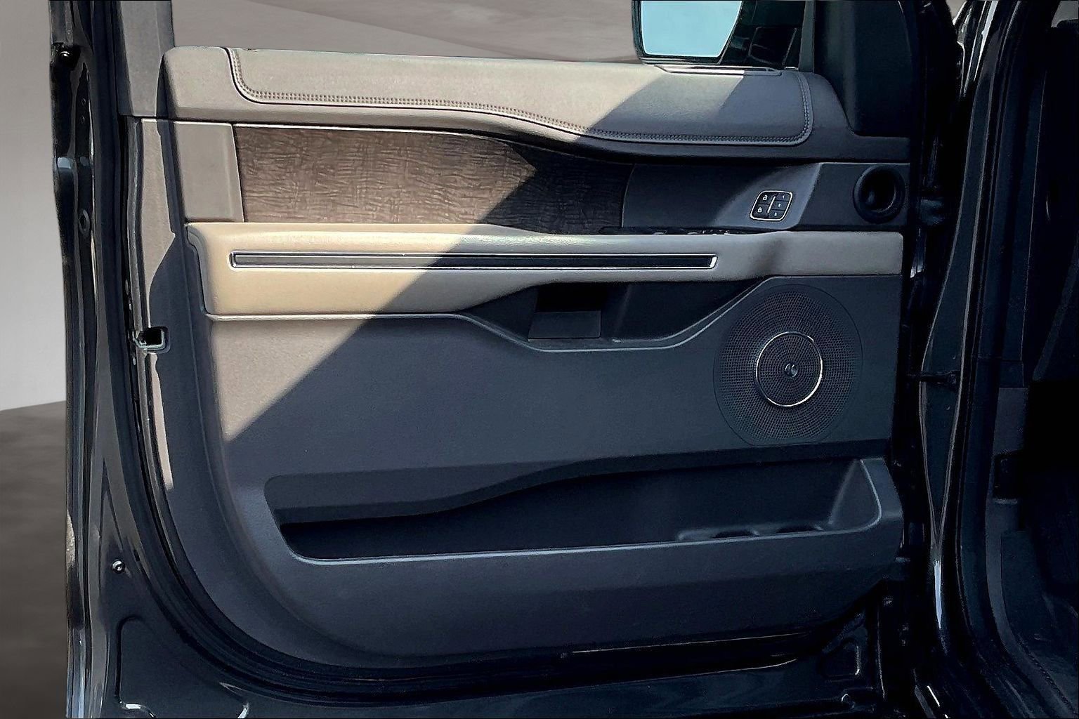 Used 2020 Ford Expedition Limited image 20