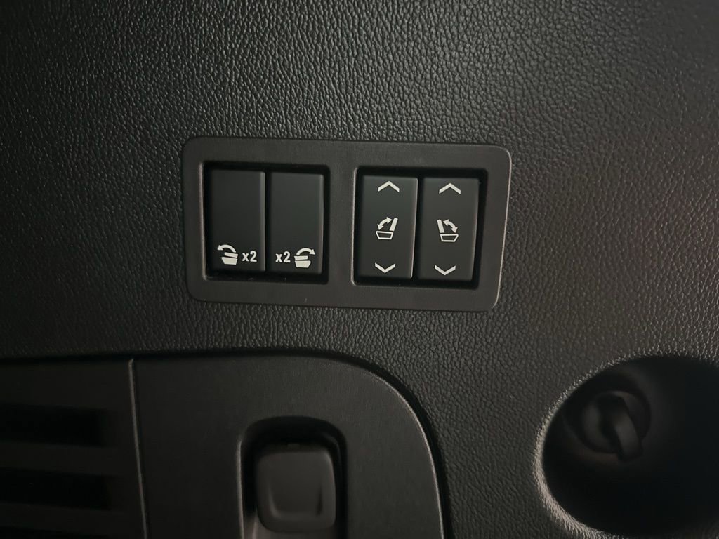 Used 2020 Chevrolet Tahoe Premier AWD/4WD image 38