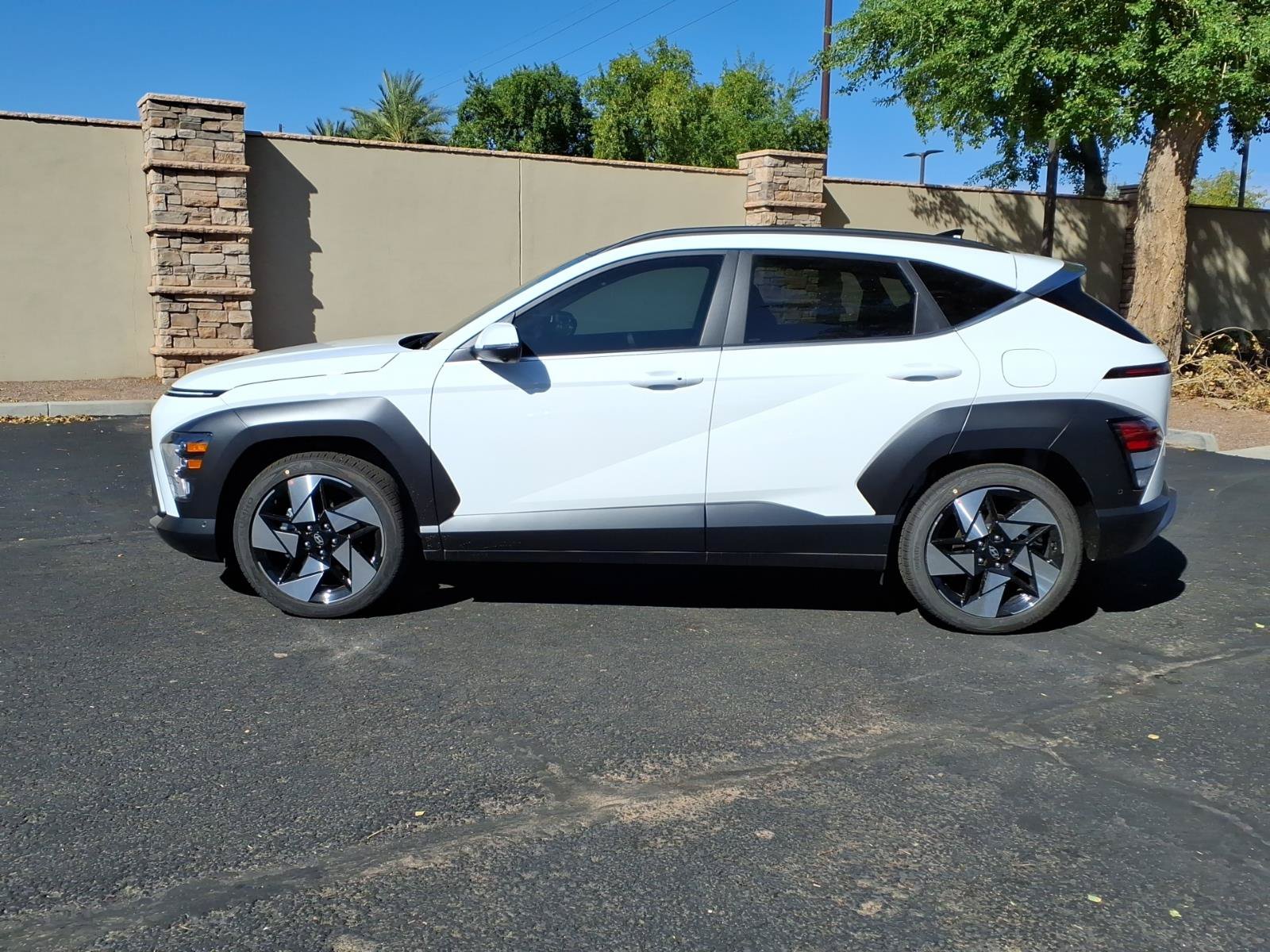 New 2027 Hyundai Kona Limited FWD image 3