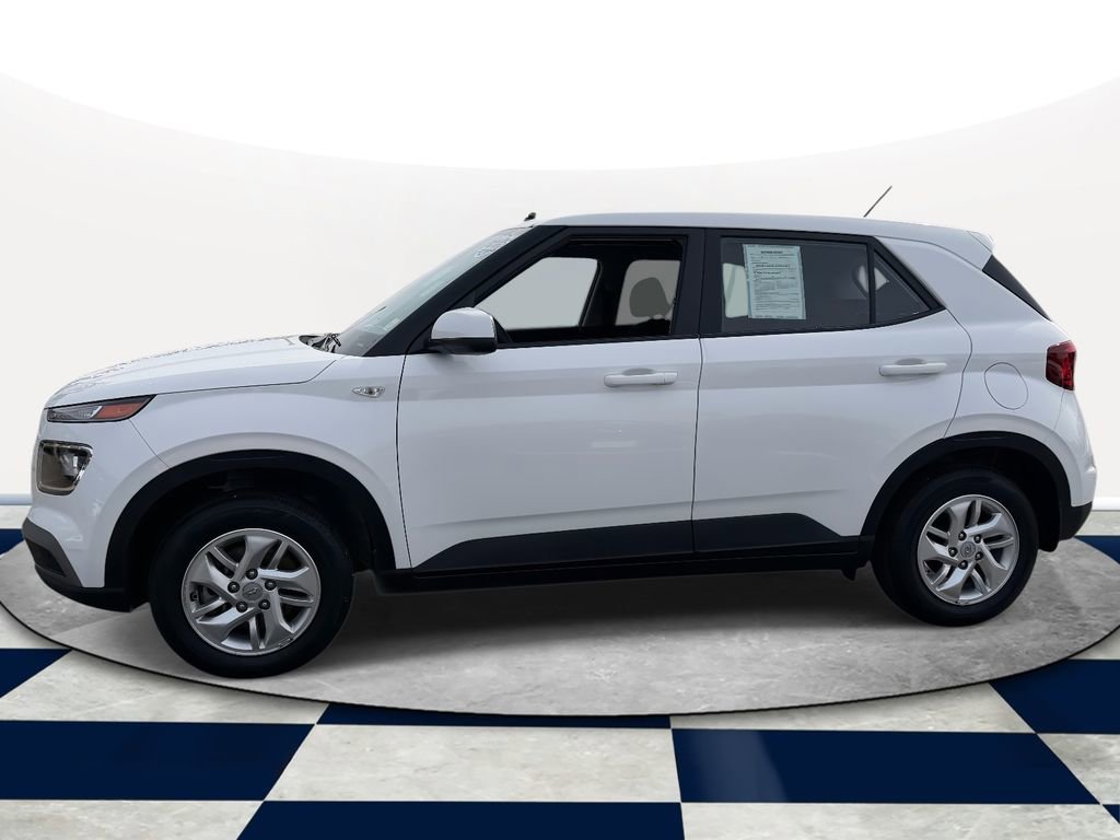 Certified 2025 Hyundai Venue SE image 3