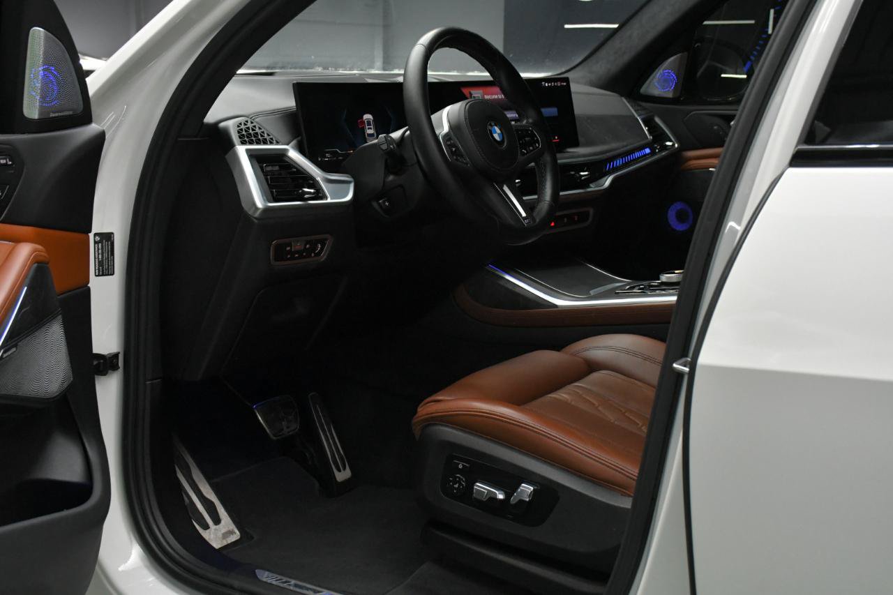 Used 2023 BMW X7 M60i AWD/4WD image 21