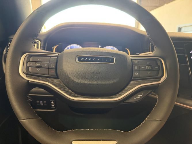Used 2023 Jeep Wagoneer L Series II w/ Premium Group I AWD/4WD image 21