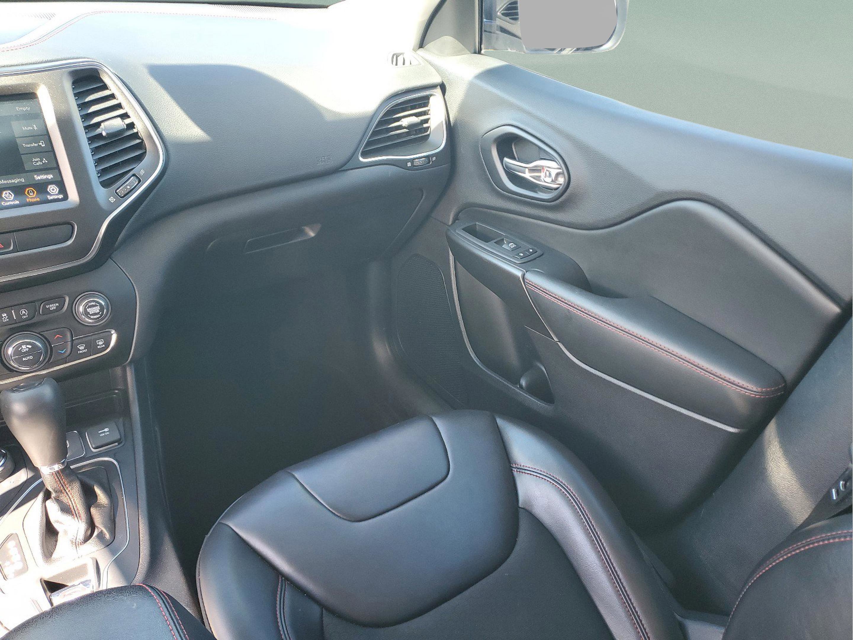 Used 2020 Jeep Cherokee Trailhawk w/ Cold Weather Group image 16