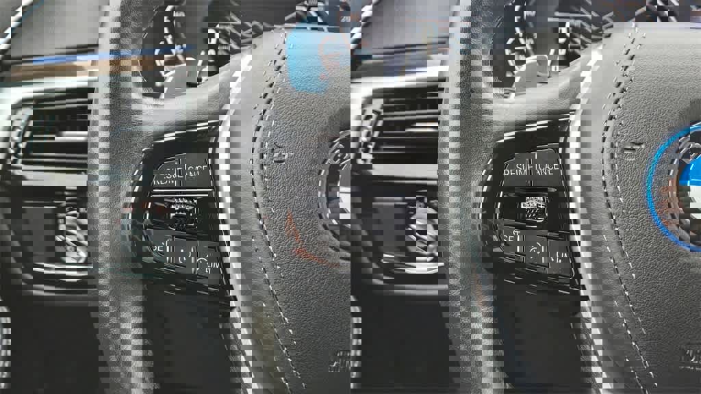 Used 2022 BMW 530e w/ Premium Package image 10