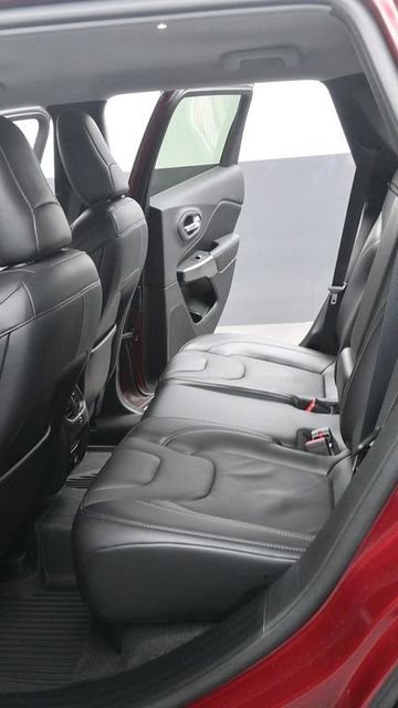 Used 2020 Jeep Cherokee Limited AWD/4WD image 16