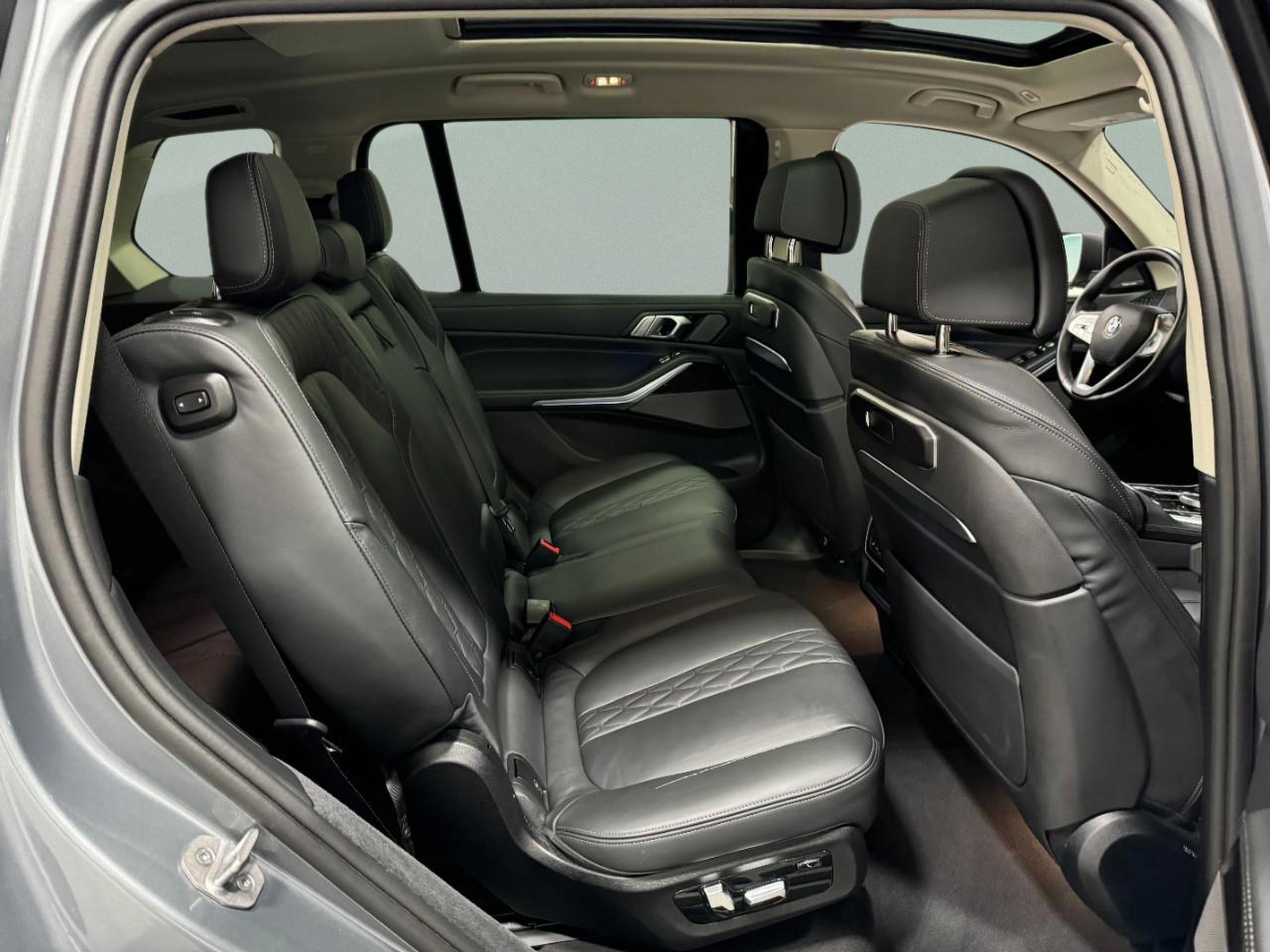 Used 2025 BMW X7 xDrive40i image 10