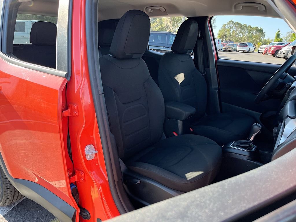 Certified 2019 Jeep Renegade Latitude w/ Popular Equipment Group FWD image 25