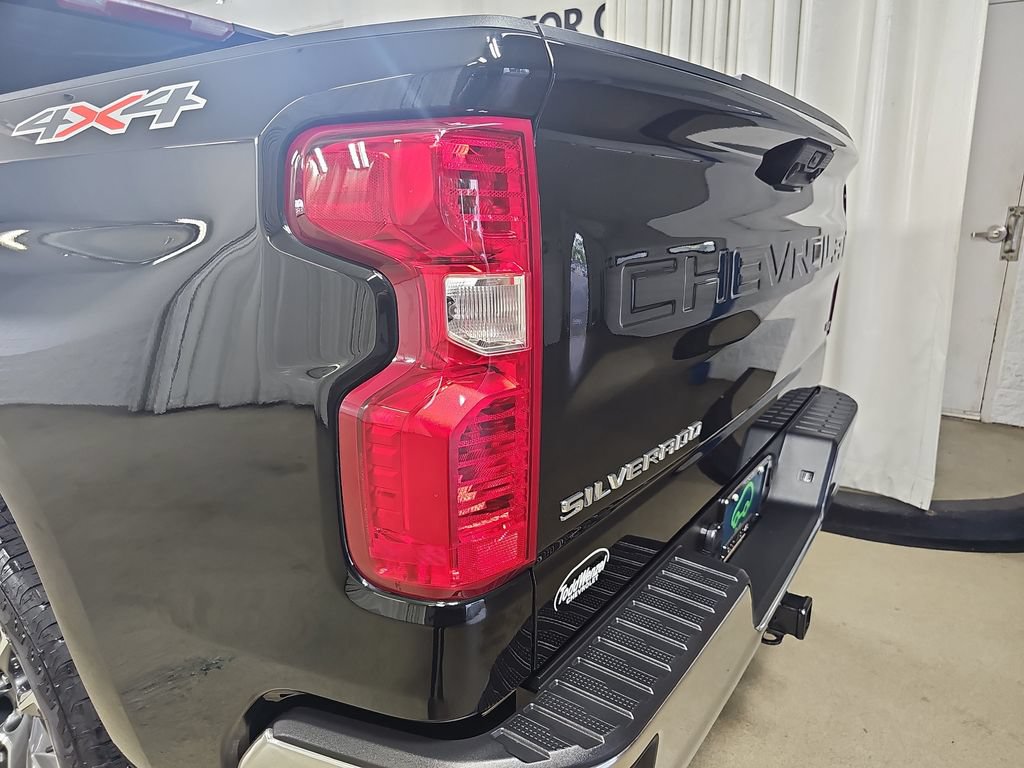 Certified 2024 Chevrolet Silverado 1500 LT AWD/4WD image 39