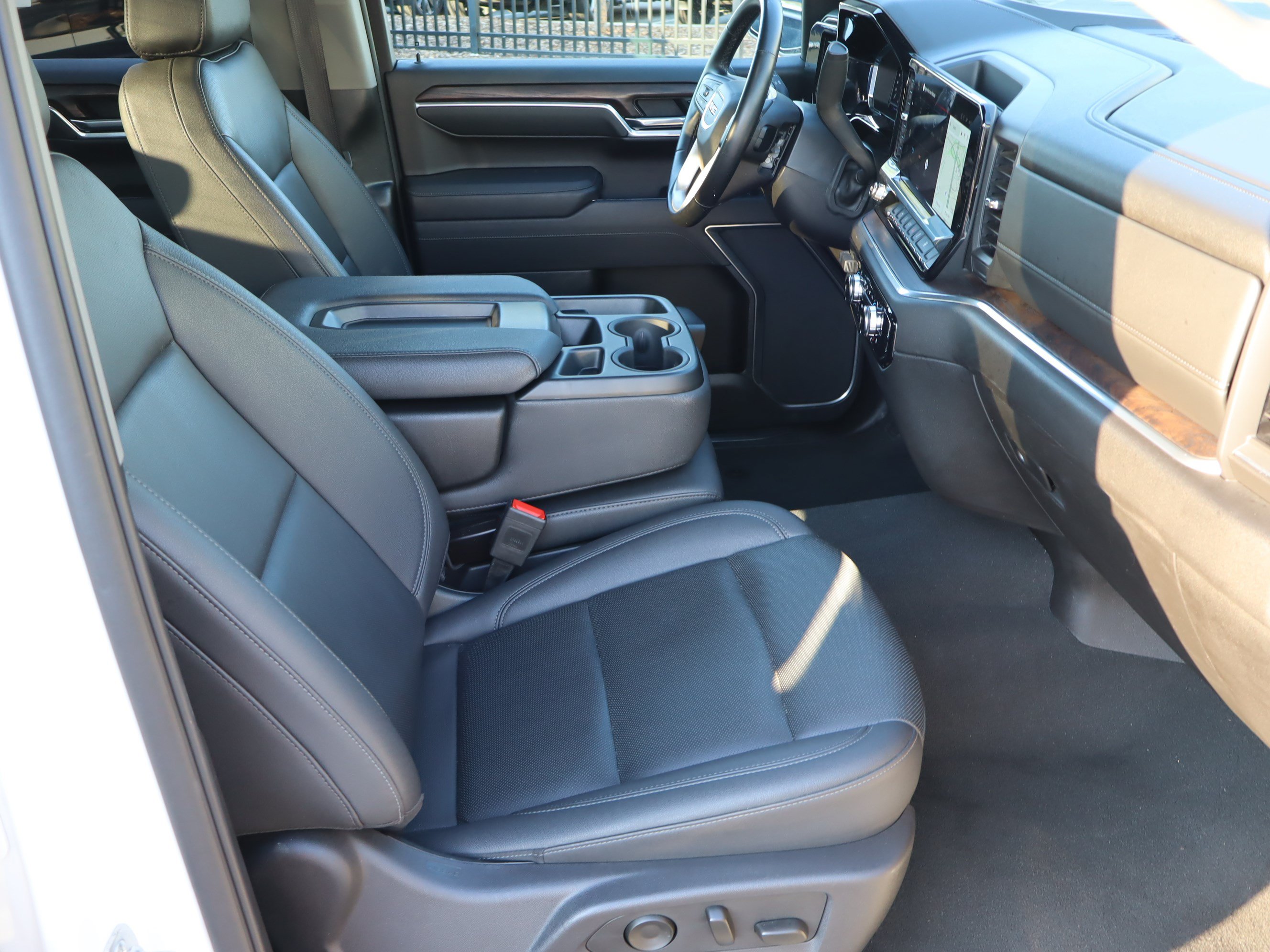 Used 2025 GMC Sierra 1500 SLT AWD/4WD image 35