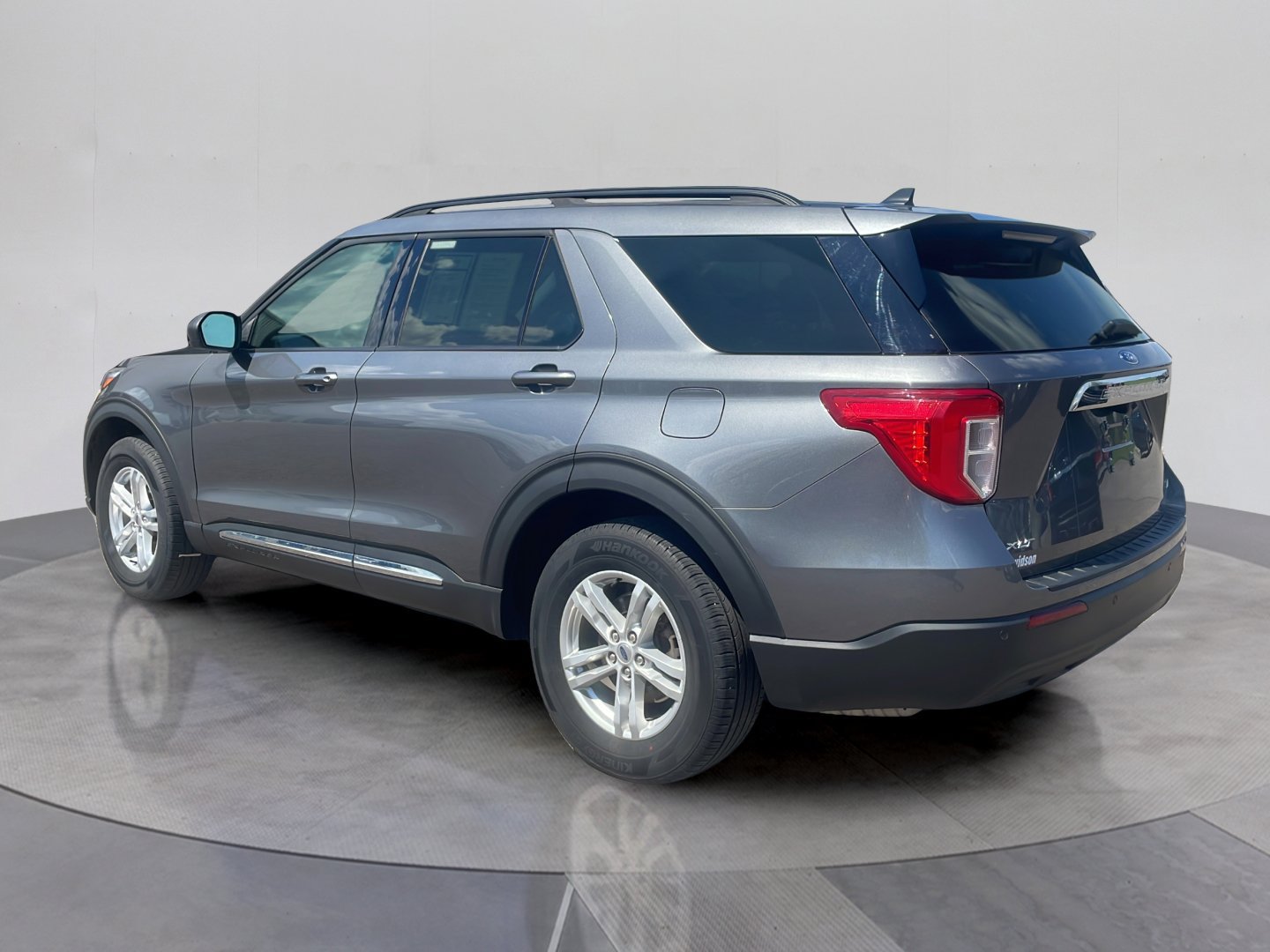 Certified 2023 Ford Explorer XLT AWD/4WD image 3