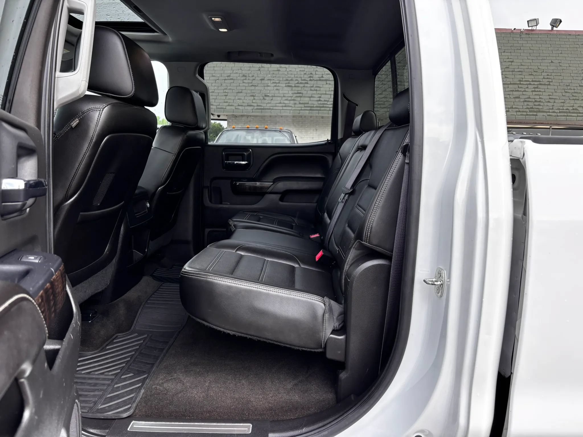 Used 2015 GMC Sierra 2500 Denali w/ Duramax Plus Package AWD/4WD image 23