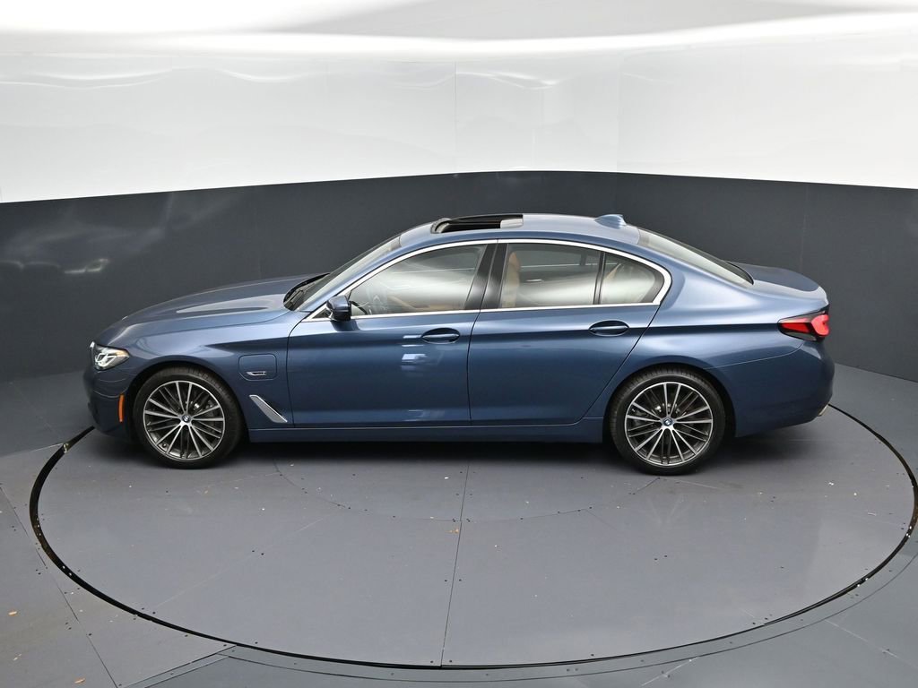 Used 2023 BMW 530e xDrive w/ Convenience Package image 32