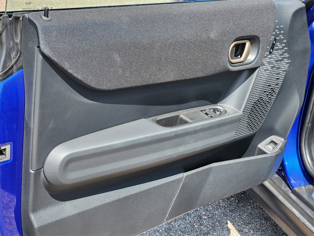 Used 2025 MINI Cooper 2-Door Hardtop image 9