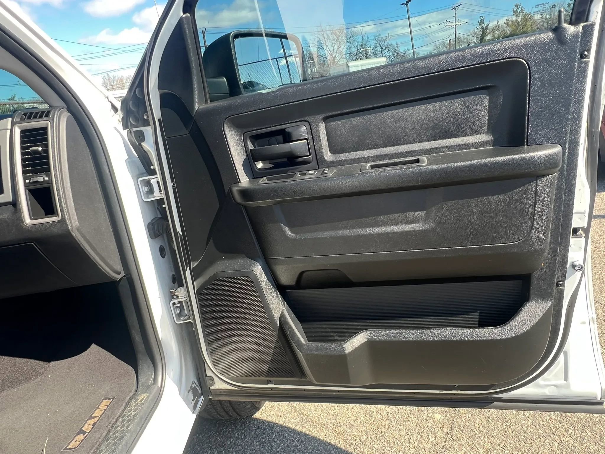 Used 2017 RAM 1500 Express image 27