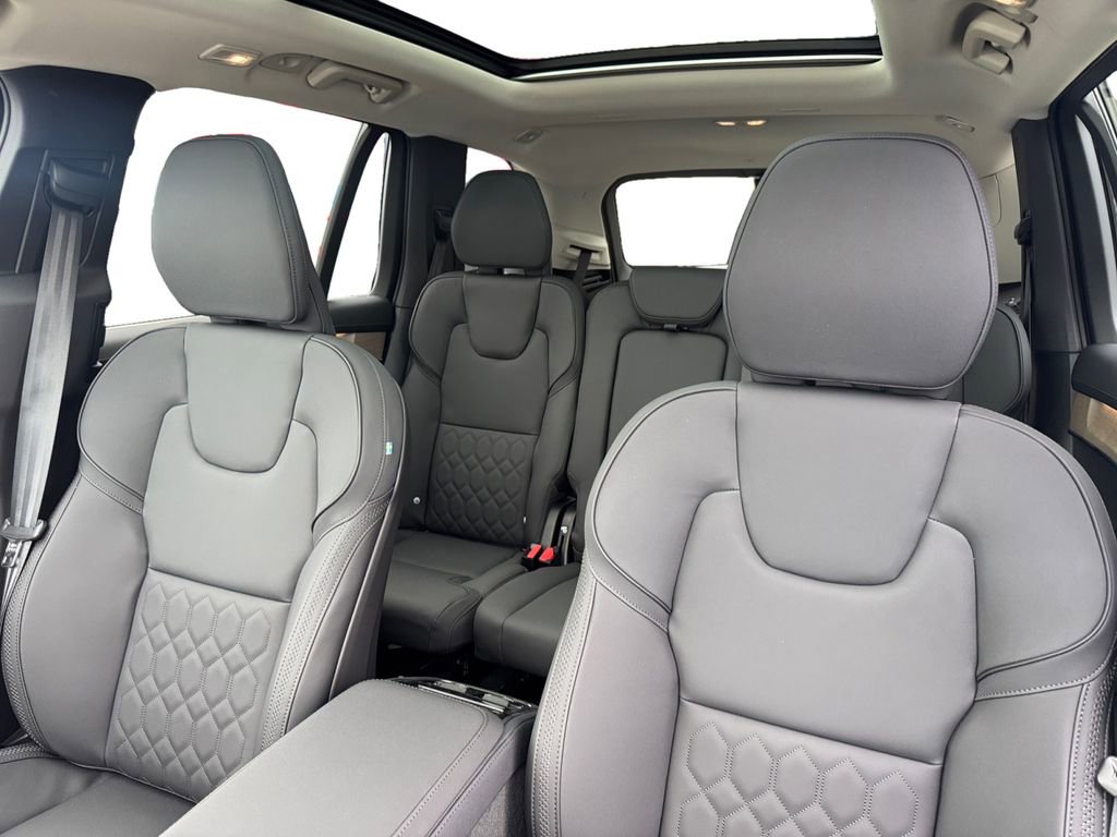 New 2026 Volvo XC90 B5 Core w/ Protection Package Premier image 20