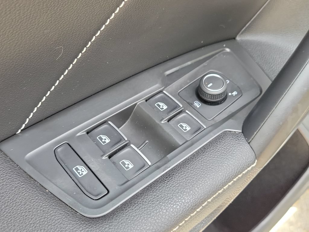 Used 2022 Volkswagen Tiguan SE w/ Panoramic Sunroof Package FWD image 20