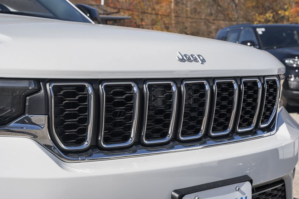 New 2025 Jeep Grand Cherokee Laredo X w/ Luxury Tech Group I image 12