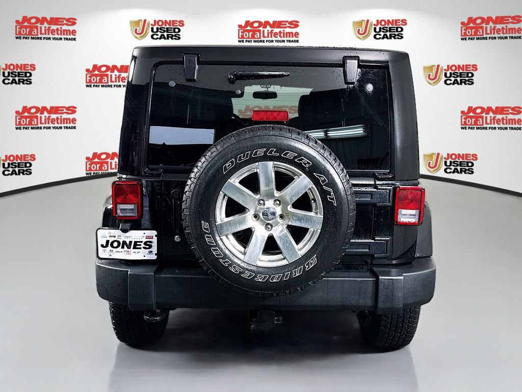 Used 2016 Jeep Wrangler Unlimited Sahara w/ Connectivity Group image 13