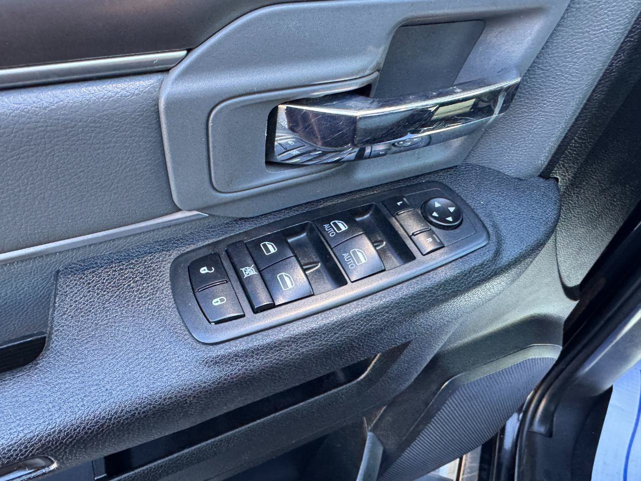 Used 2021 RAM 1500 Classic SLT RWD image 23