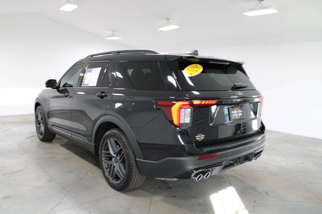 Used 2025 Ford Explorer ST image 7