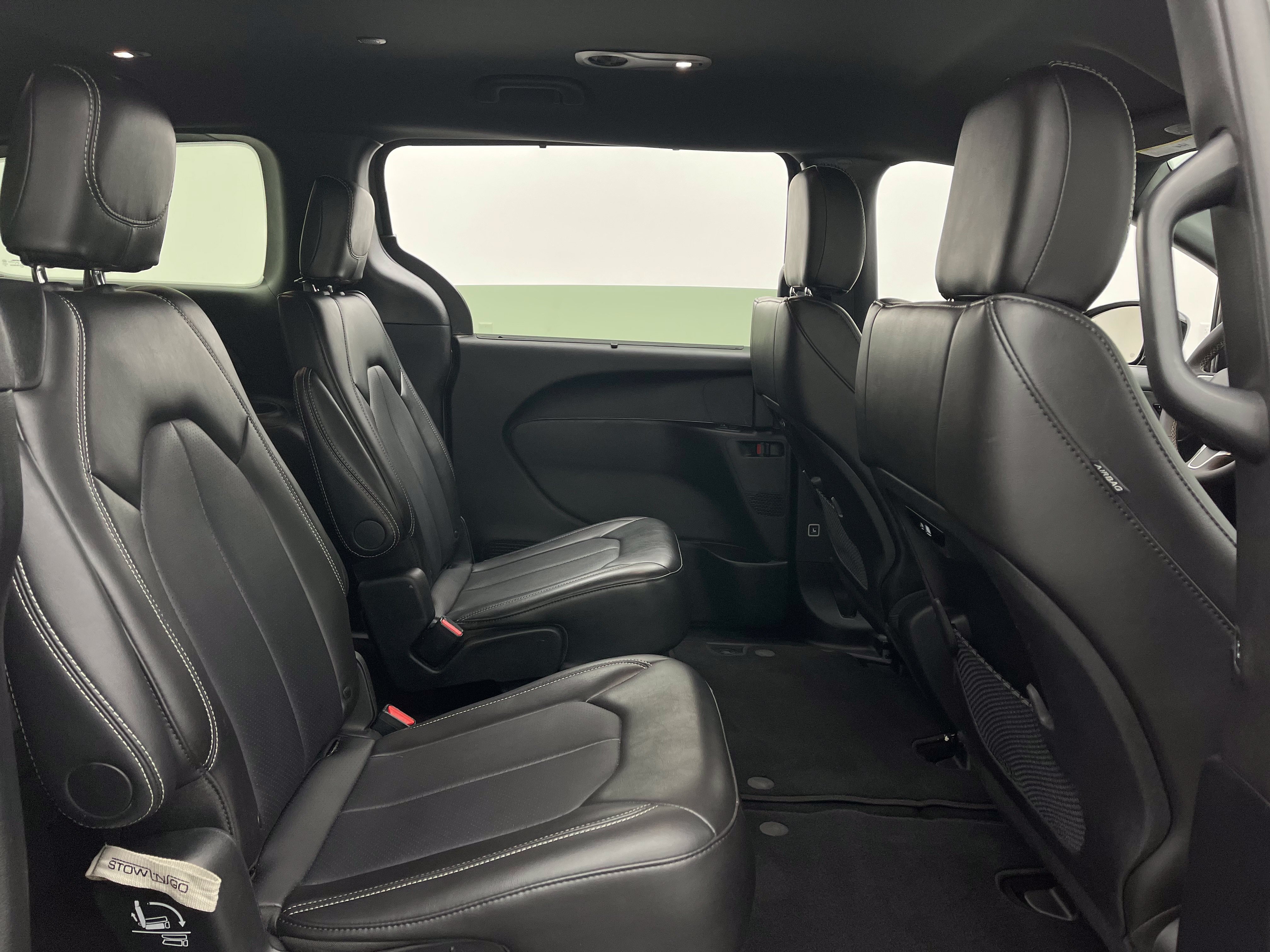 Used 2025 Chrysler Pacifica Select FWD image 36