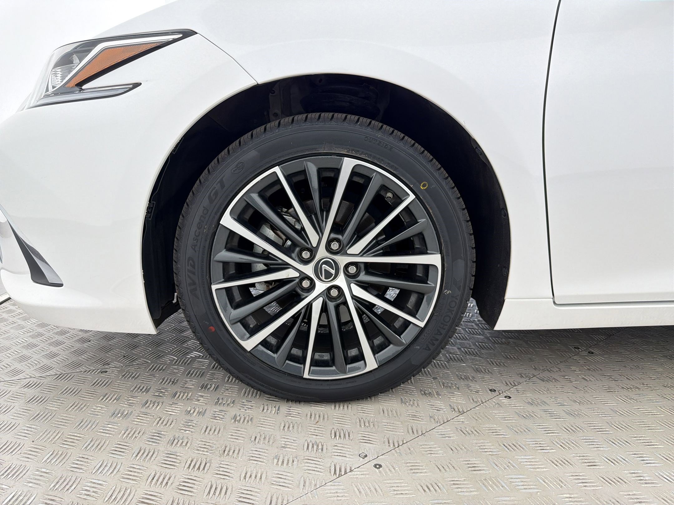 Certified 2025 Lexus ES 350 w/ Premium Package FWD image 12