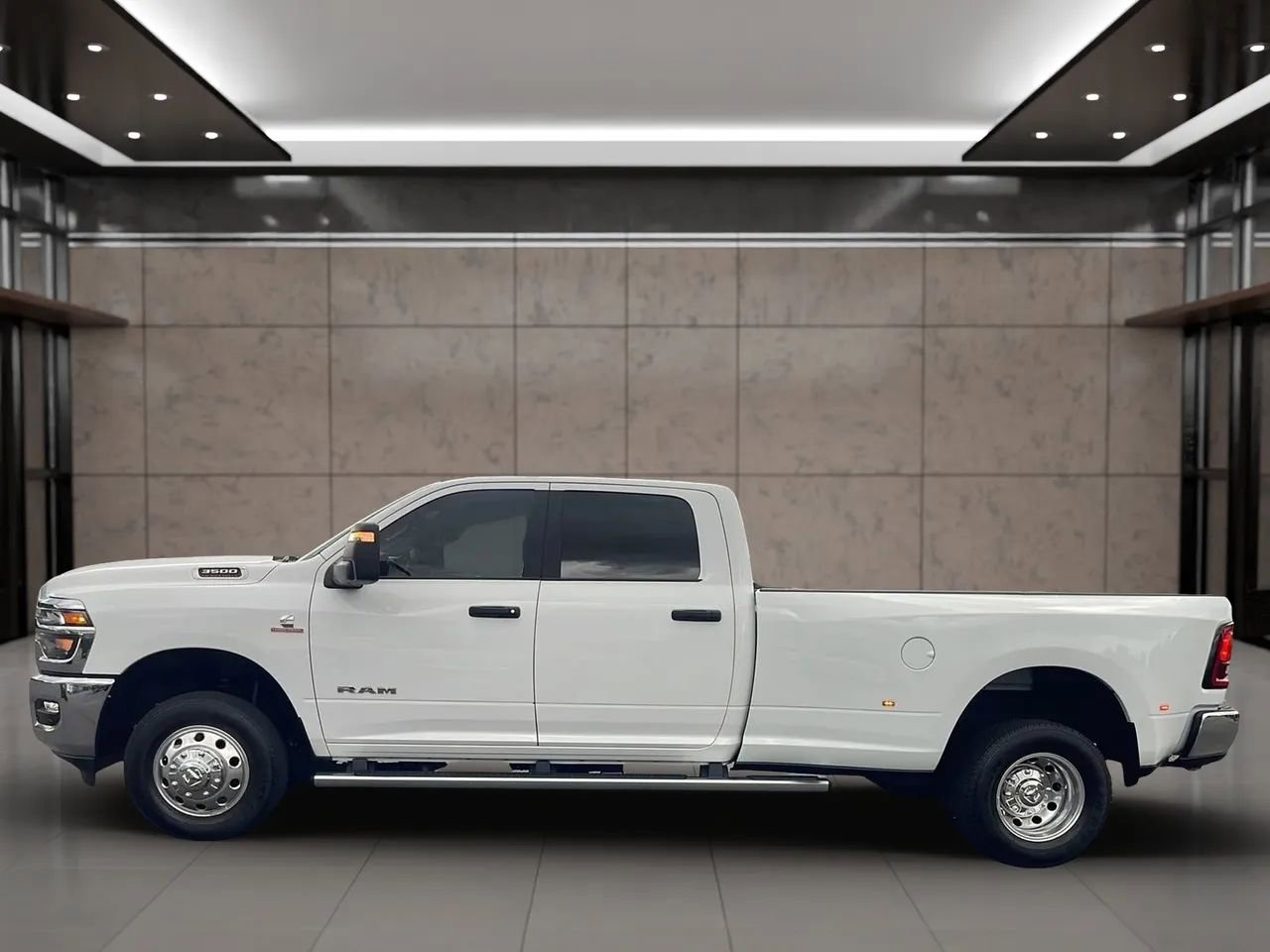 Used 2025 RAM 3500 Big Horn AWD/4WD image 4