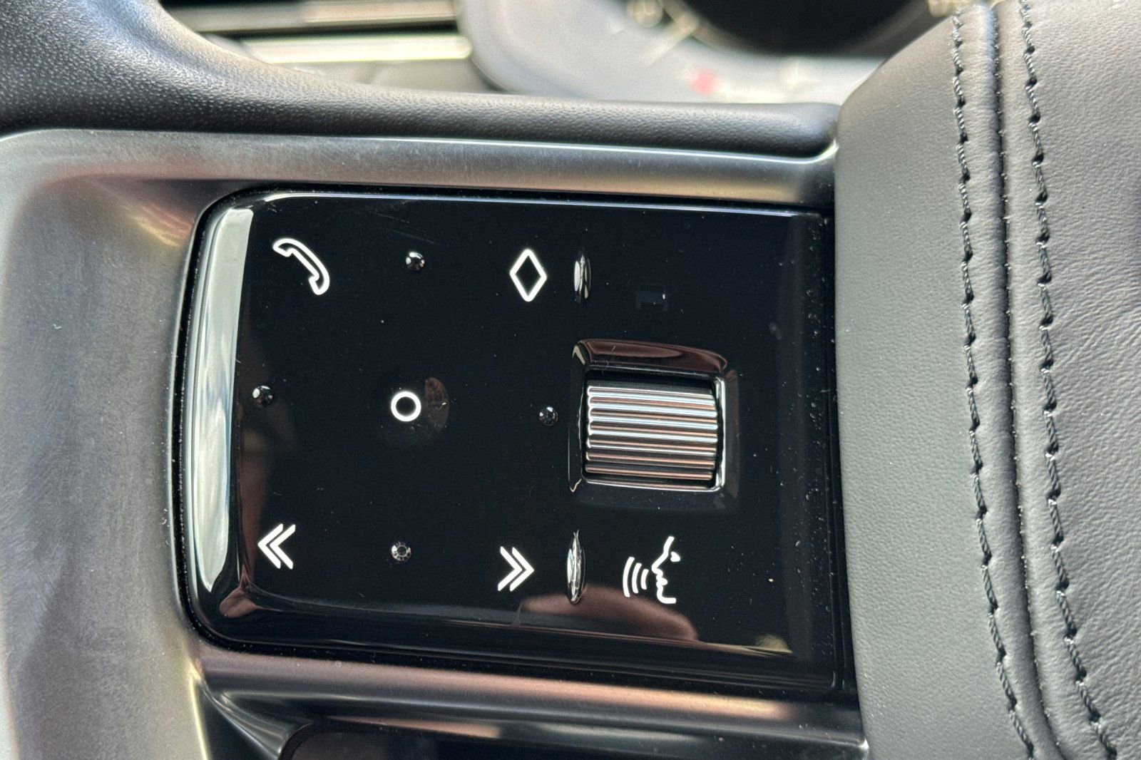 Used 2023 Land Rover Range Rover Autobiography image 28