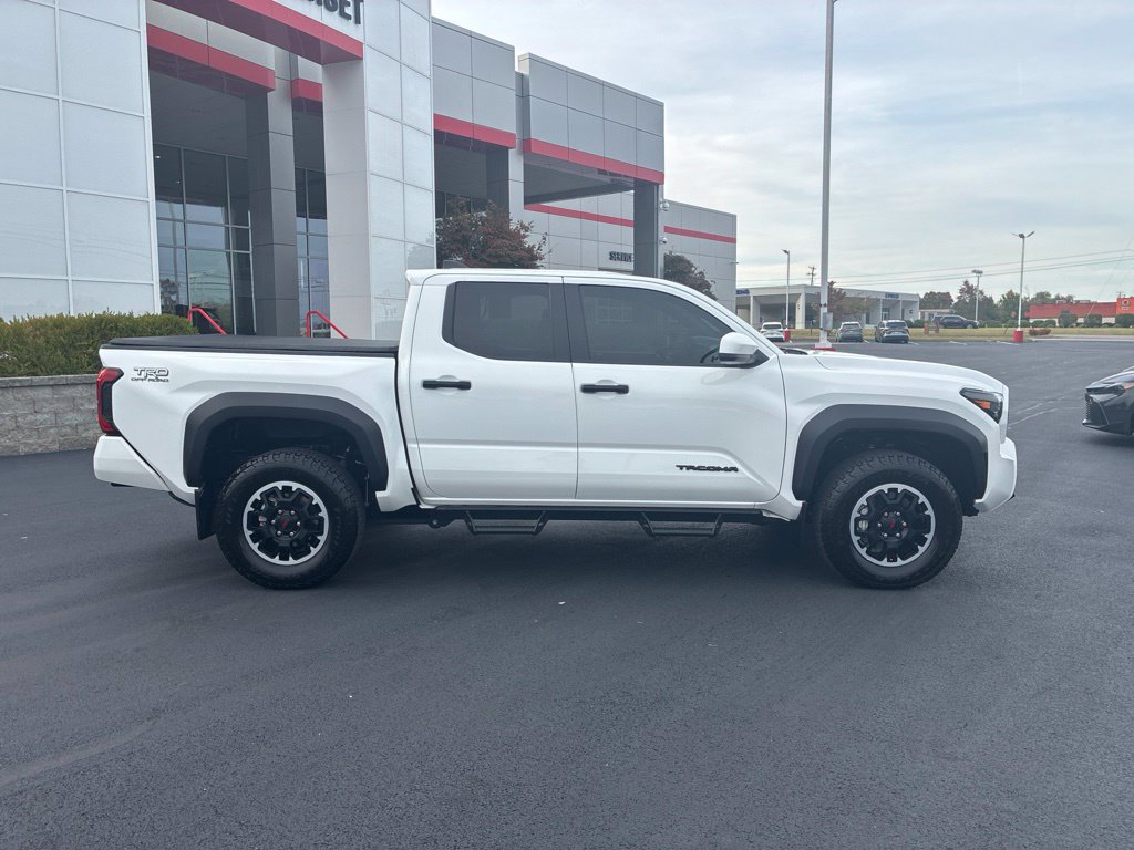 Used 2024 Toyota Tacoma TRD Off-Road AWD/4WD image 4