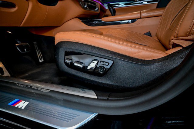 Used 2022 BMW 750i xDrive w/ Luxury Rear Seating Package AWD/4WD image 17