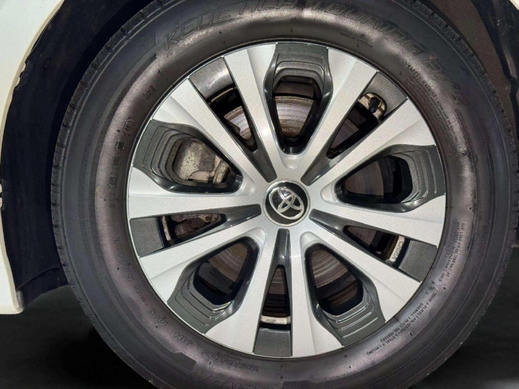 Used 2020 Toyota Prius Prime XLE FWD image 27