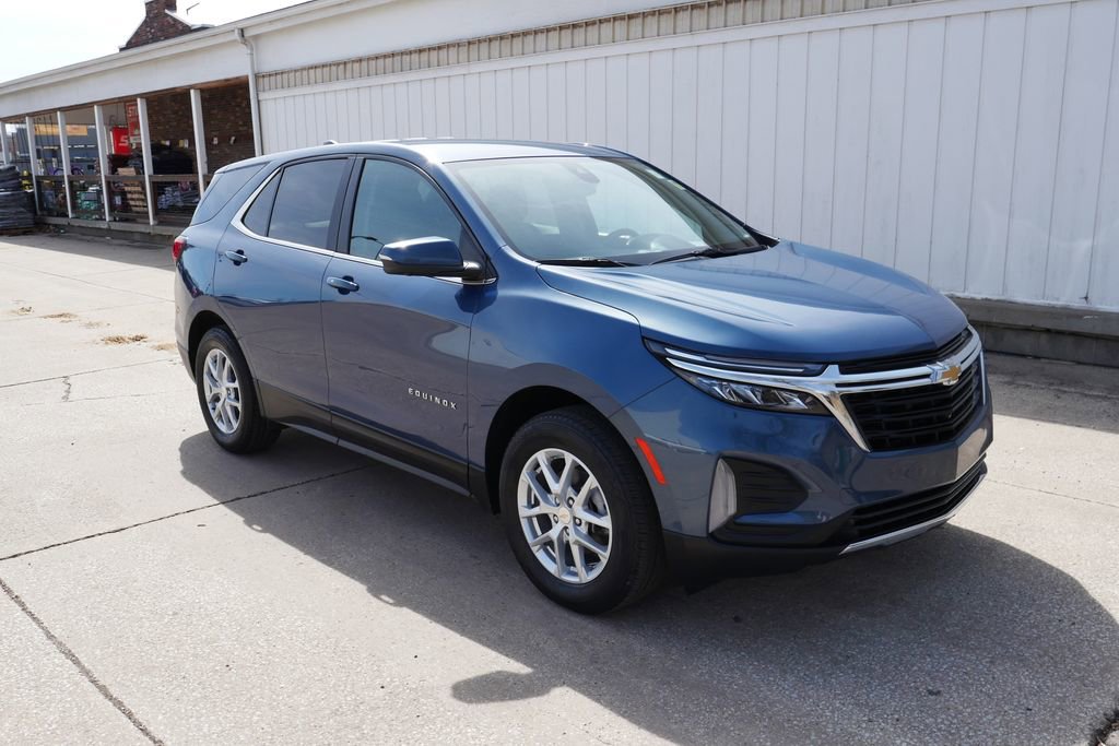 Used 2024 Chevrolet Equinox LT image 2