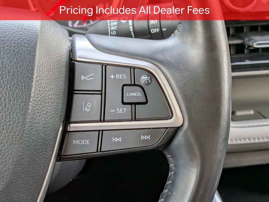 Used 2022 Toyota Highlander LE FWD image 27