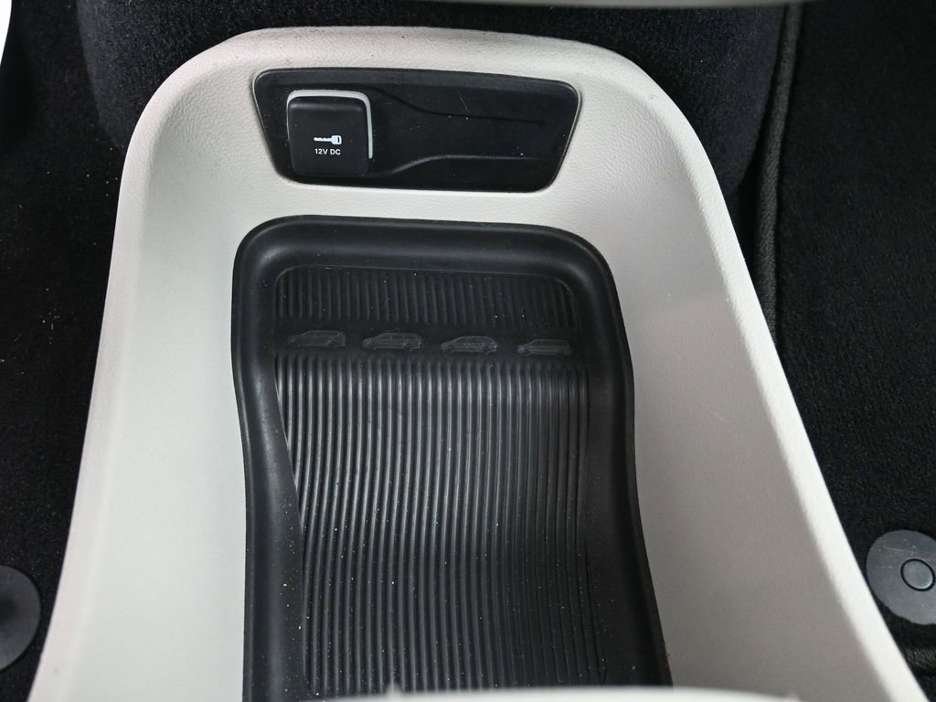 Used 2023 Chrysler Pacifica Touring-L image 17