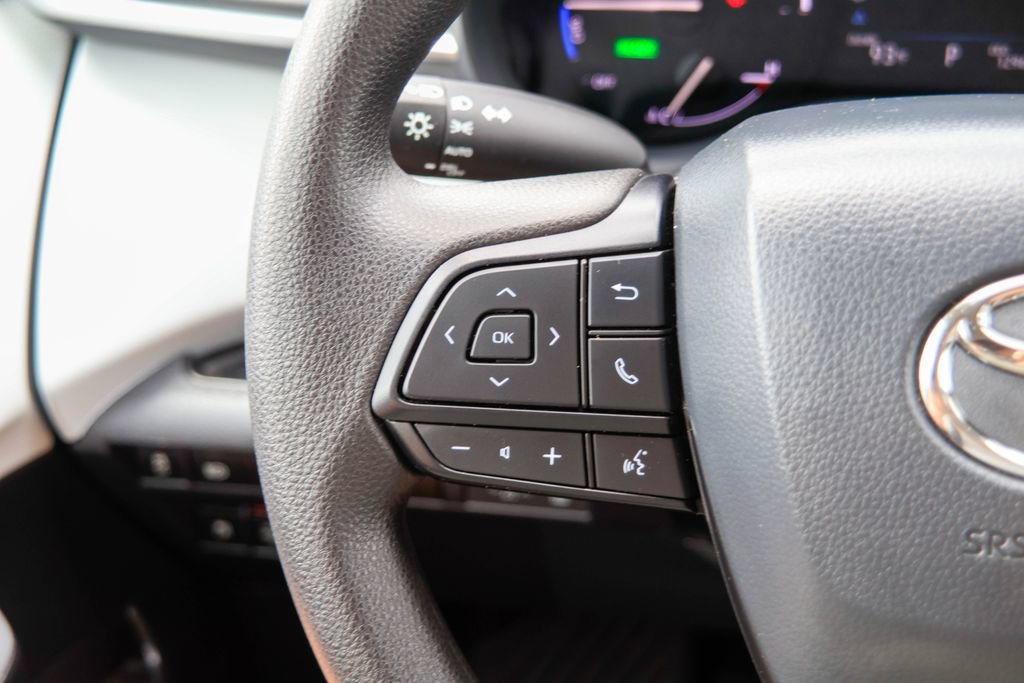 Used 2026 Toyota Sienna LE FWD image 16