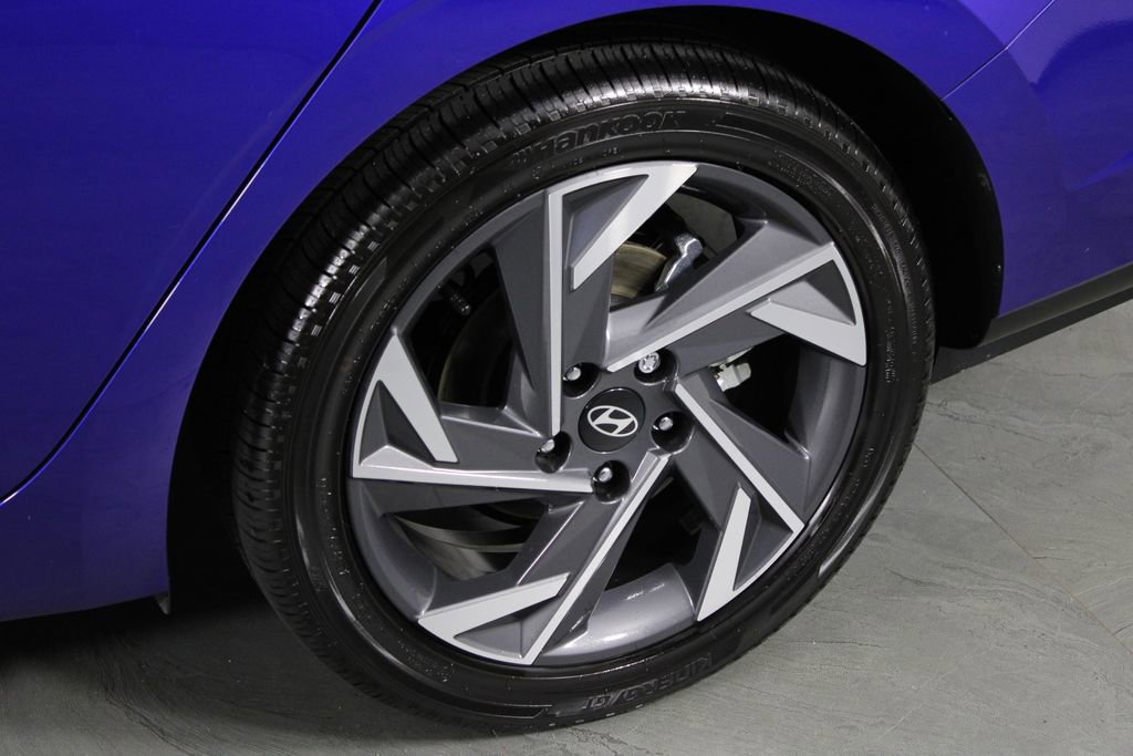 Used 2025 Hyundai Elantra Limited image 11
