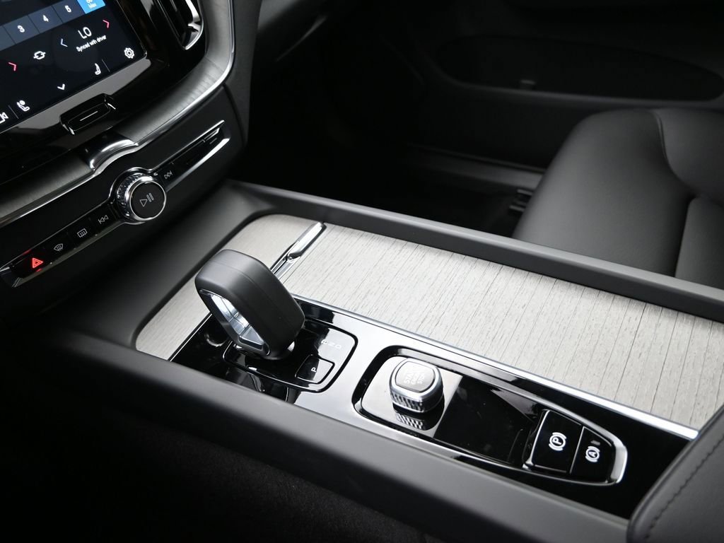 New 2025 Volvo XC60 B5 Plus w/ Protection Package Premier image 16