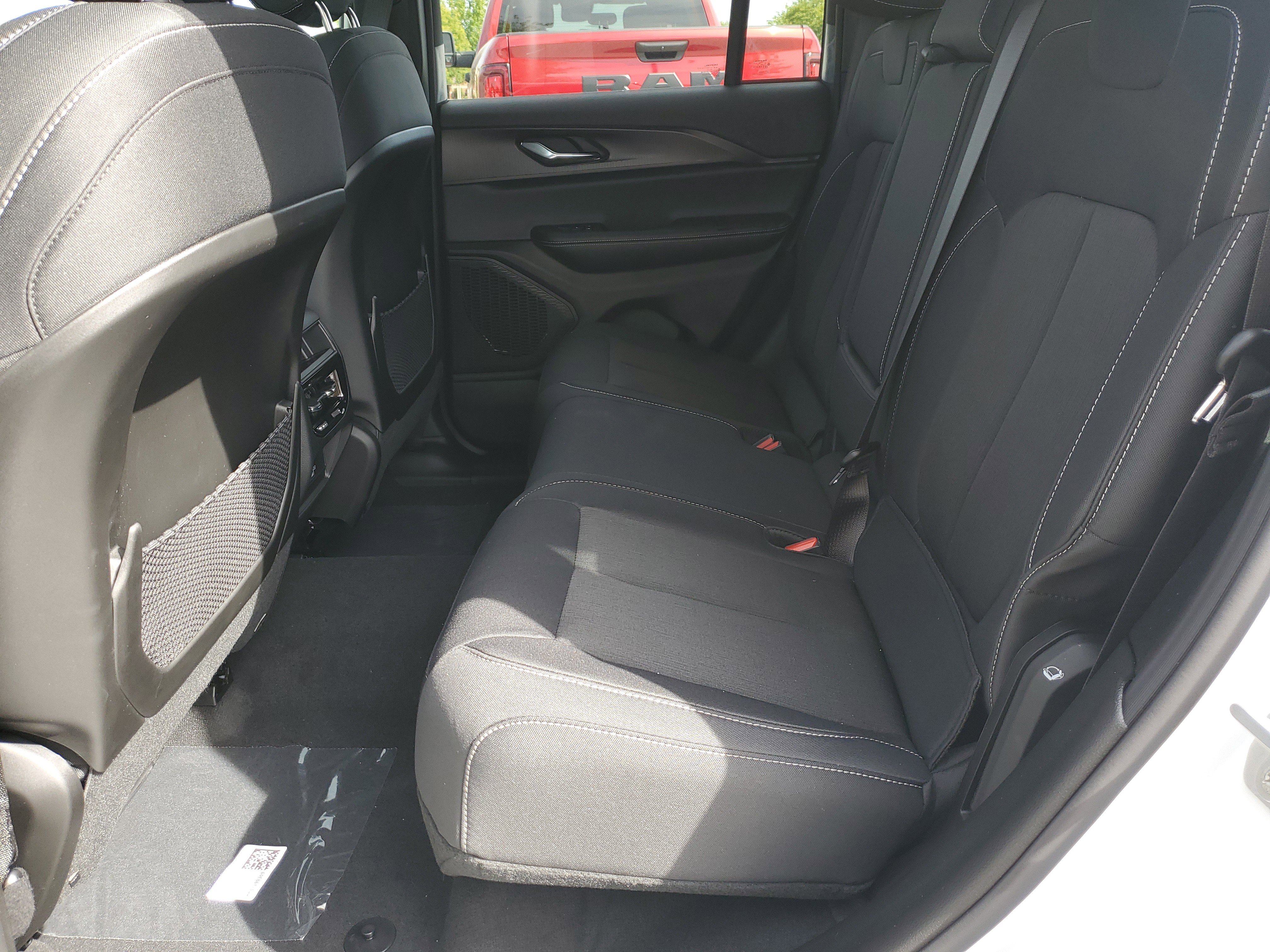 New 2025 Jeep Grand Cherokee Laredo X image 11