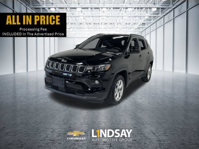 Used 2025 Jeep Compass Latitude AWD/4WD image 1