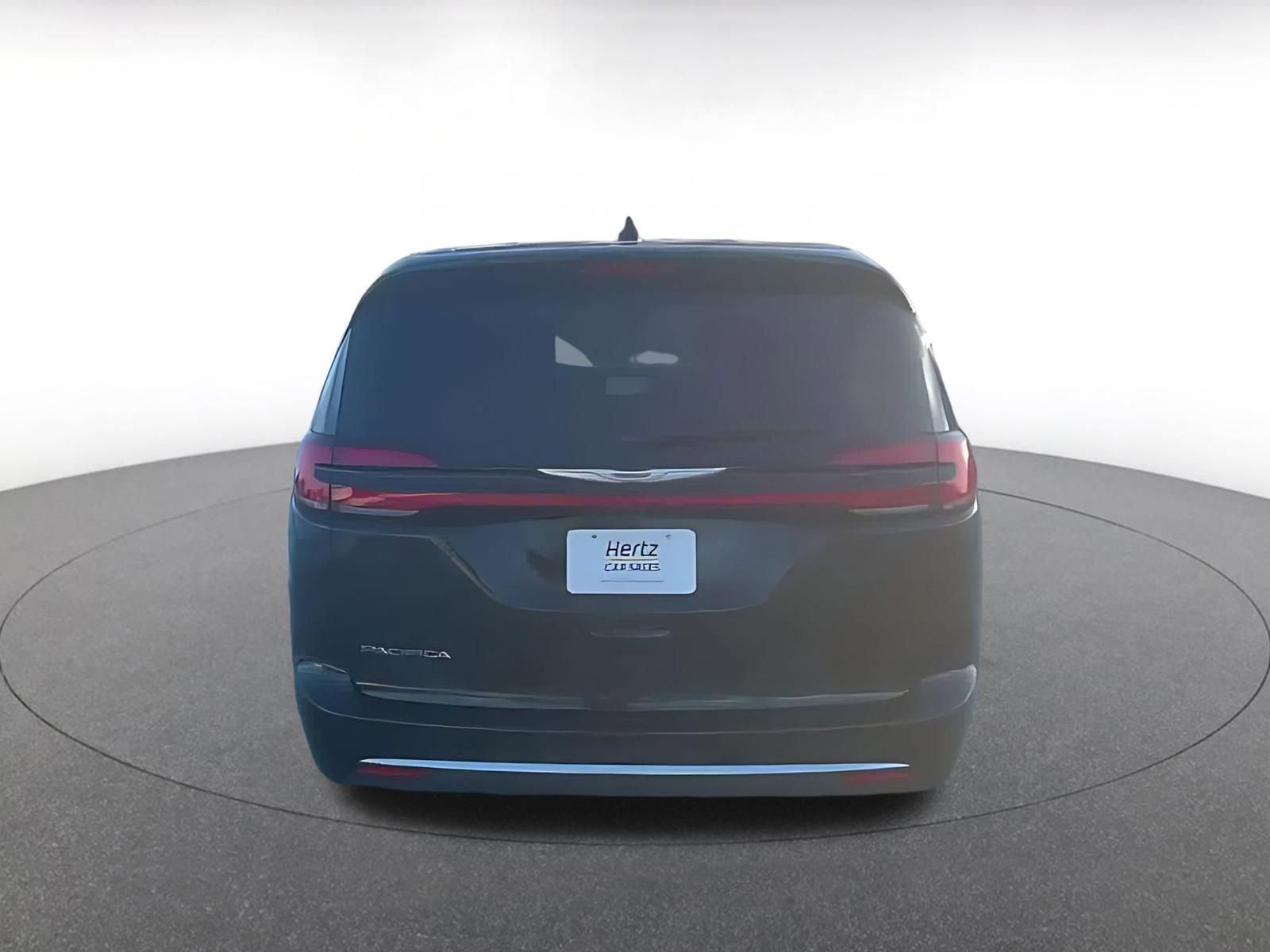 Used 2025 Chrysler Pacifica Select image 11
