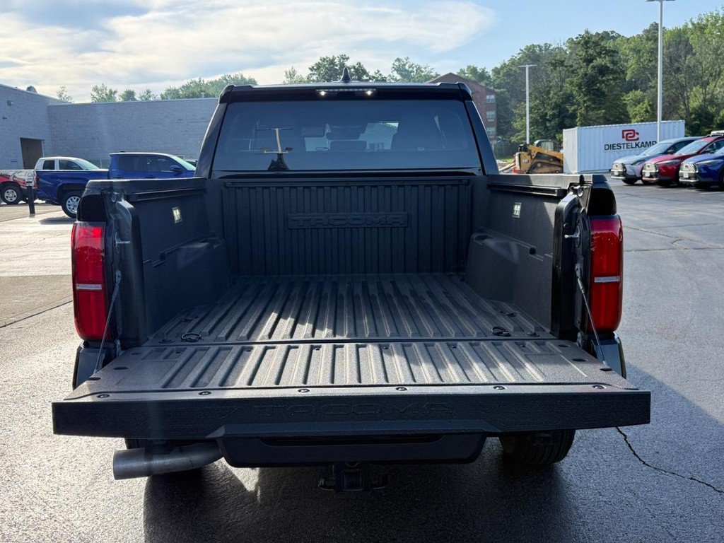 Certified 2025 Toyota Tacoma SR5 AWD/4WD image 4