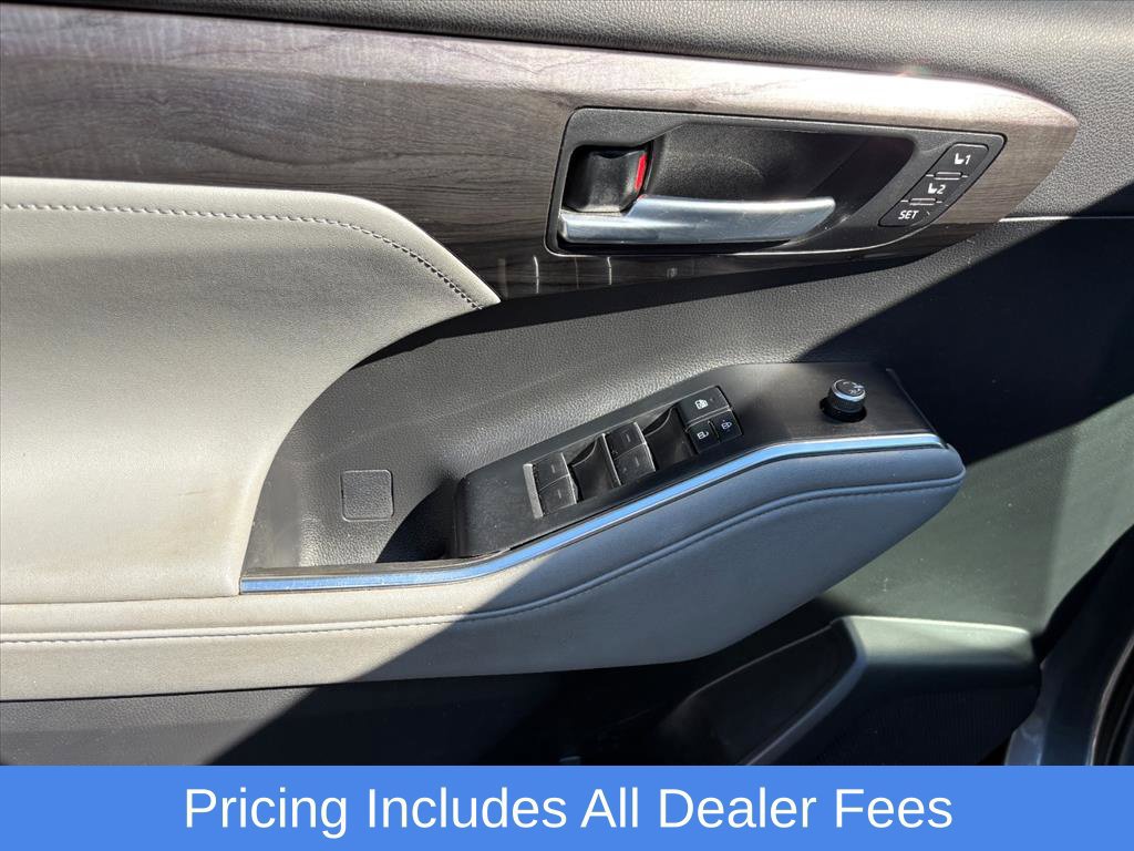 Used 2020 Toyota Highlander Limited AWD/4WD image 22