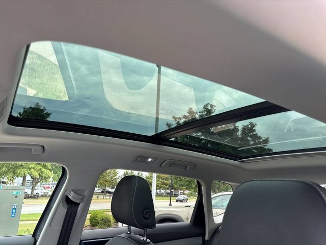 Used 2024 Volkswagen Taos SE w/ Panoramic Sunroof Package AWD/4WD image 19