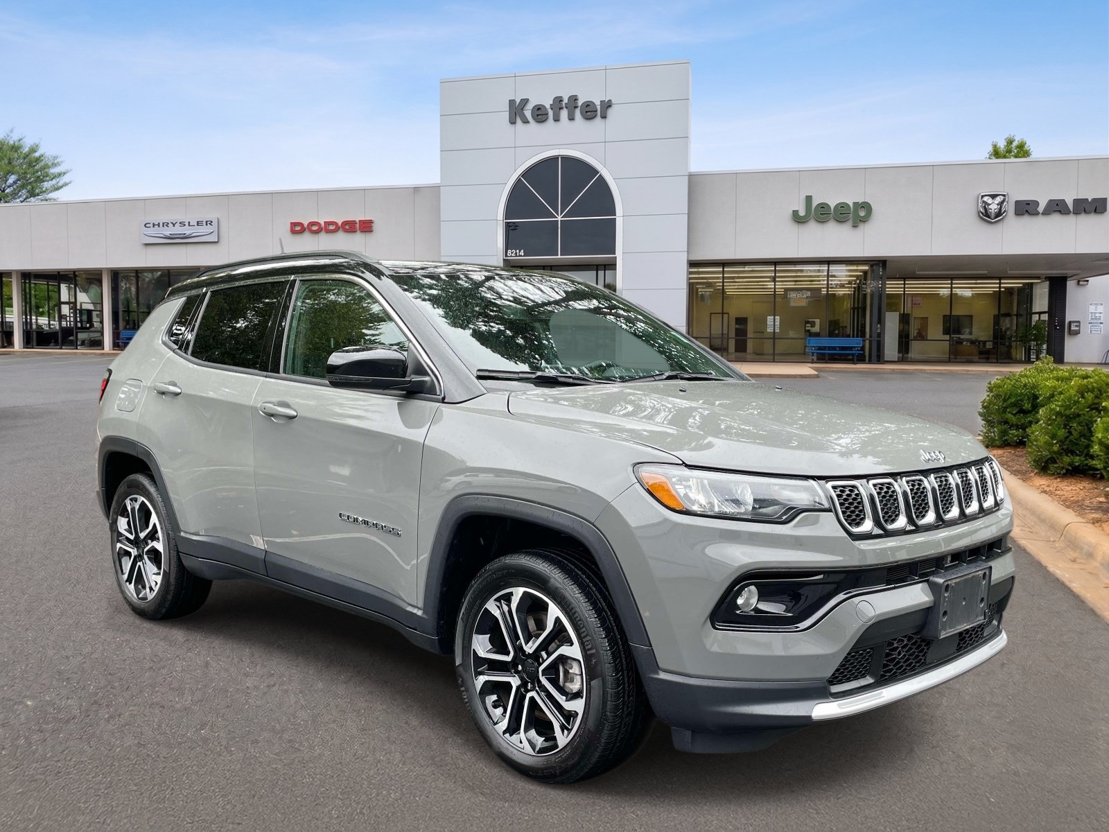 Certified 2024 Jeep Compass Limited w/ Sun and Sound Group AWD/4WD image 3