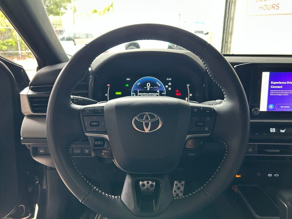 Used 2025 Toyota Camry SE w/ Convenience Package FWD image 19