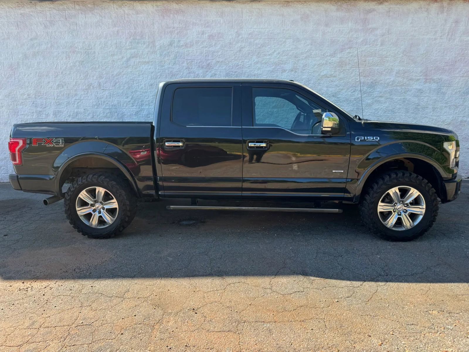 Used 2015 Ford F150 Platinum w/ Equipment Group 701A Luxury AWD/4WD image 10