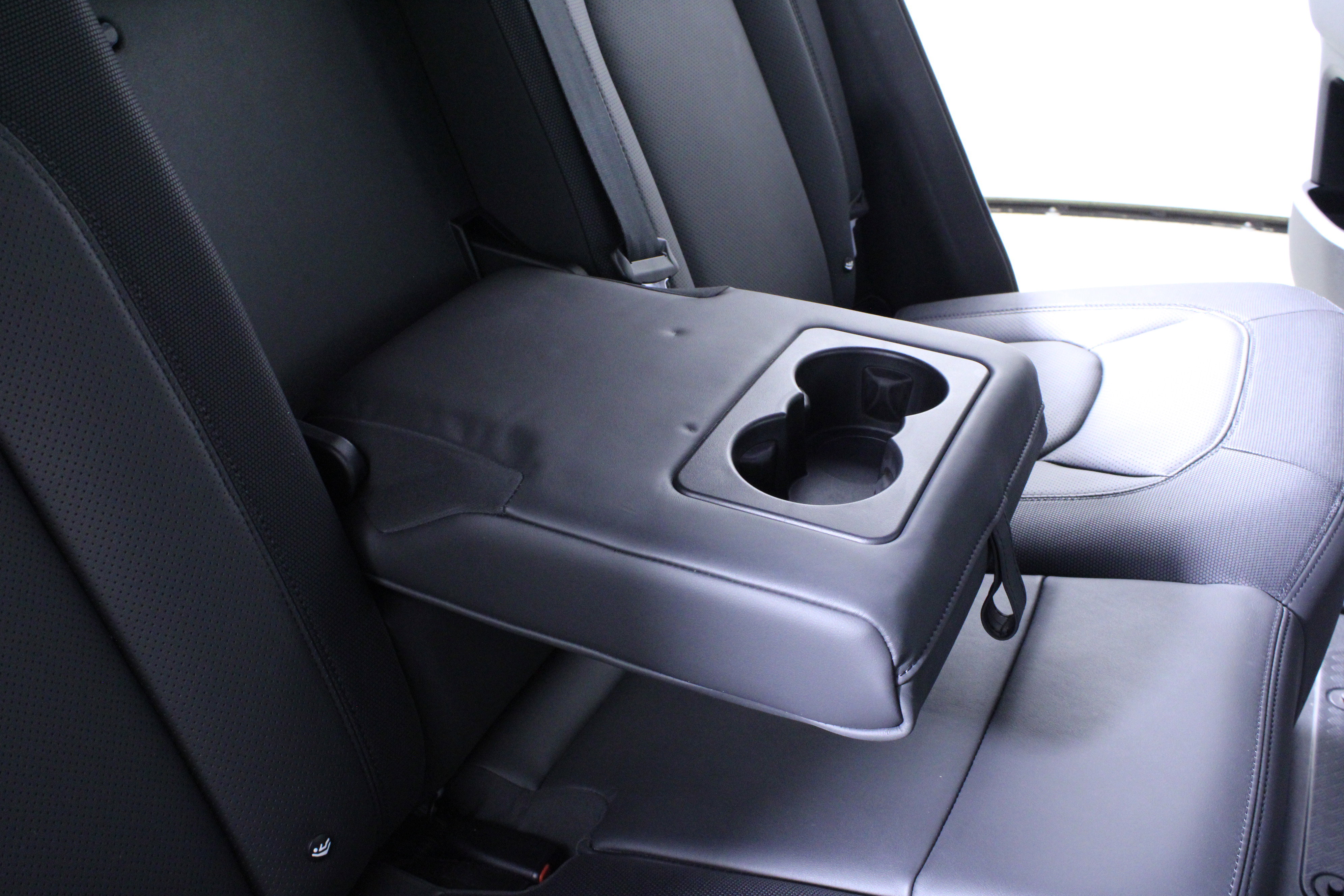 Used 2023 Land Rover Defender 110 X-Dynamic SE image 14